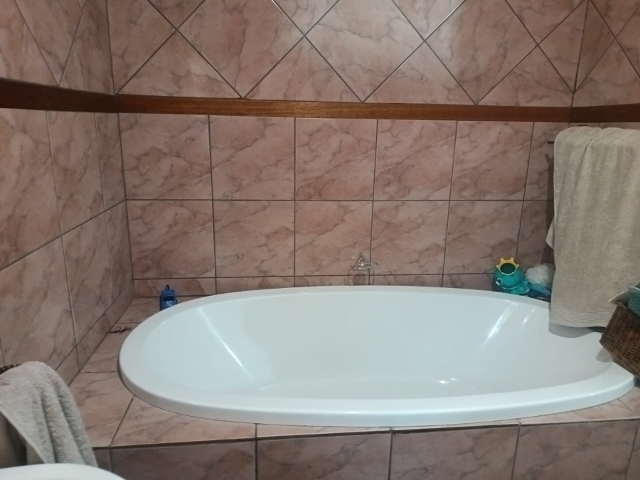 4 Bedroom Property for Sale in Carters Glen Northern Cape